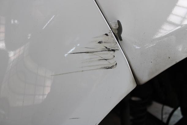 Foto: STOSSFÄNGER/ STOßSTANGE HINTEN eines Dacia Sandero 1.2 16V