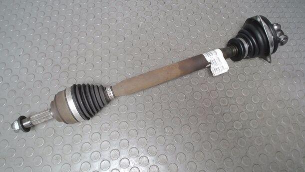 Foto: ANTRIEBSWELLE LINKS ( SCHALTGETRIEBE ) eines Dacia Sandero 1.2 16V