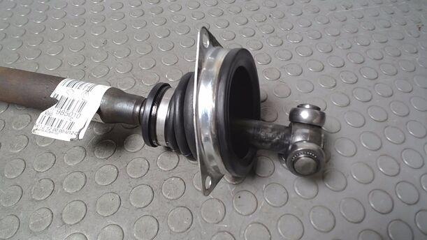 Foto: ANTRIEBSWELLE LINKS ( SCHALTGETRIEBE ) eines Dacia Sandero 1.2 16V