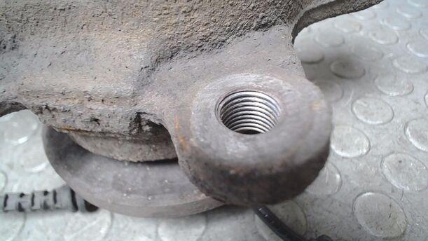 Foto: ACHSSCHENKEL VORN RECHTS ( ABS ) eines Dacia Sandero 1.2 16V
