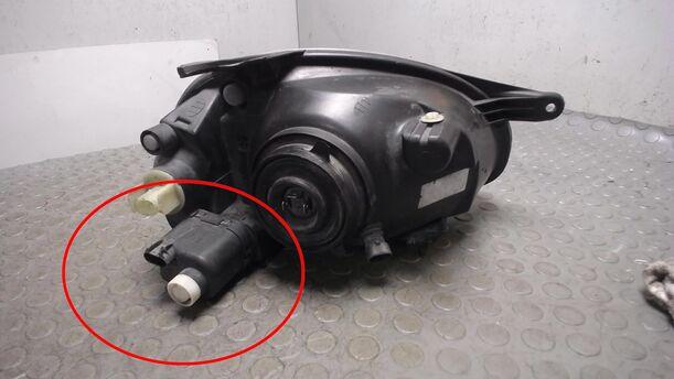 Foto: SCHEINWERFER LINKS VALEO eines Opel Corsa 16V