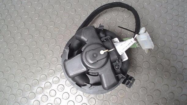 Foto: HEIZUNGSGEBLÄSE ( OHNE KLIMAANLAGE ) eines Dacia Sandero 1.2 16V