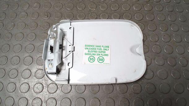 Foto: TANKKLAPPE/ TANKDECKEL eines Dacia Sandero 1.2 16V
