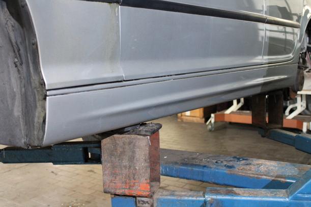 Foto: SCHWELLERBLENDEN LINKS ( LIMOUSINE ) eines BMW 316i