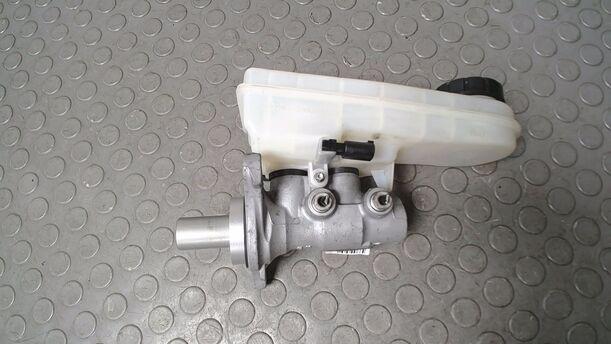 Foto: HAUPTBREMSZYLINDER eines Mitsubishi Colt 1.1
