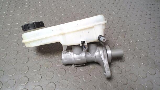 Foto: HAUPTBREMSZYLINDER eines Mitsubishi Colt 1.1