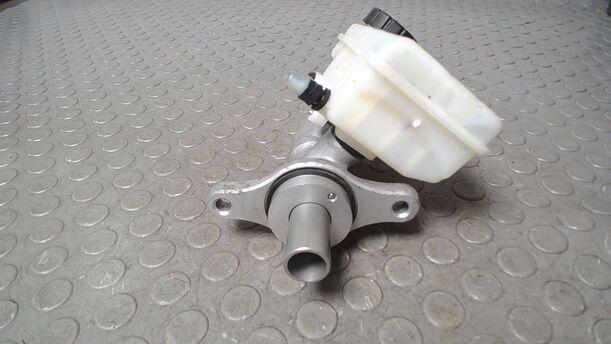 Foto: HAUPTBREMSZYLINDER eines Mitsubishi Colt 1.1