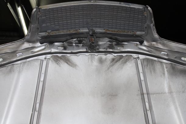 Foto: MOTORHAUBE eines Mercedes-Benz C 200 T