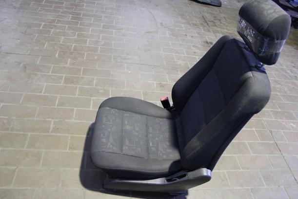 Foto: SITZ VORN LINKS / FAHRERSITZ eines Mercedes-Benz C 200 T