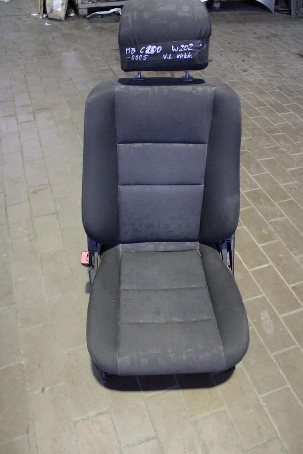 Foto: SITZ VORN LINKS / FAHRERSITZ eines Mercedes-Benz C 200 T