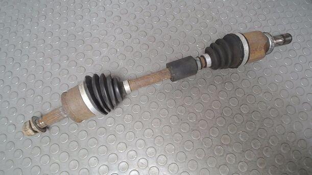 Foto: ANTRIEBSWELLE LINKS eines Mitsubishi Colt 1.1
