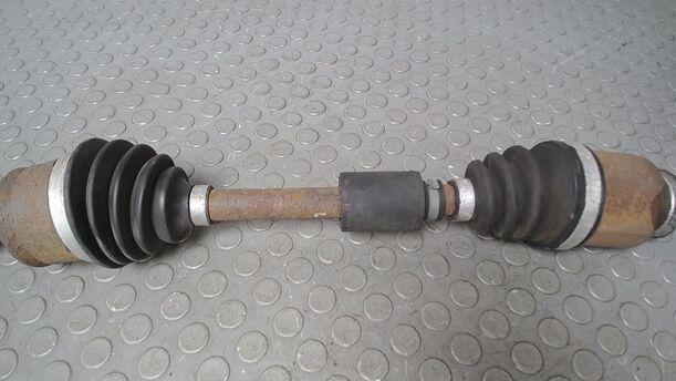 Foto: ANTRIEBSWELLE LINKS eines Mitsubishi Colt 1.1