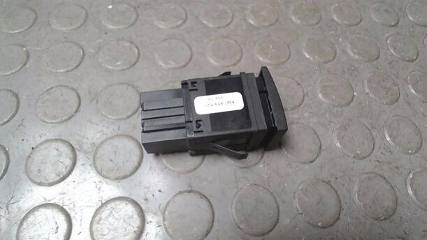 Foto: SCHALTER HECKSCHEIBENHEIZUNG eines VW Polo 1.4