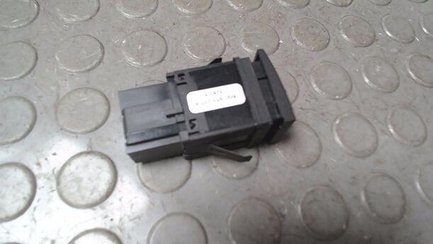 Foto: SCHALTER WARNBLINKANLAGE/ WARNBLINKSCHALTER eines VW Polo 1.4