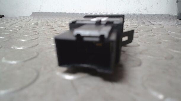 Foto: SCHALTER WARNBLINKANLAGE/ WARNBLINKSCHALTER eines VW Polo 1.4