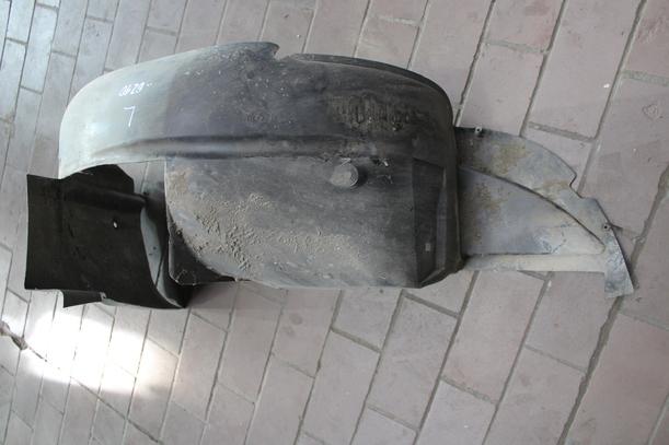 Foto: RADHAUSSCHALE / INNENKOTFLÜGEL VORN LINKS eines Citroen Xsara Picasso 1.8i