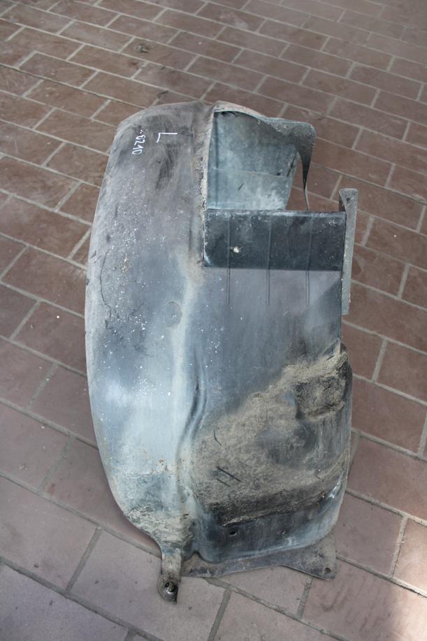 Foto: RADHAUSSCHALE / INNENKOTFLÜGEL VORN LINKS eines Citroen Xsara Picasso 1.8i
