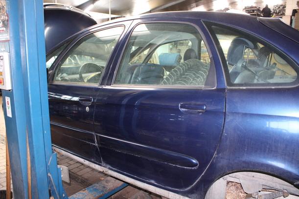 Foto: TÜR HINTEN LINKS eines Citroen Xsara Picasso 1.8i