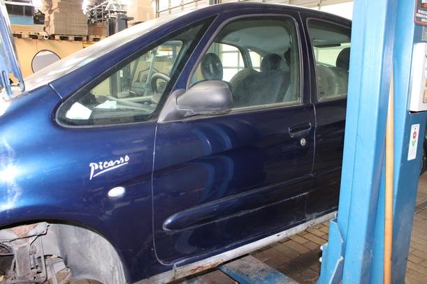 Foto: TÜR VORN LINKS eines Citroen Xsara Picasso 1.8i