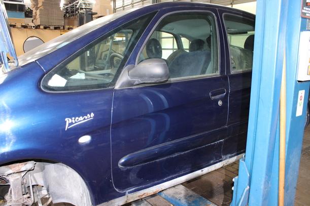 Foto: TÜR VORN LINKS eines Citroen Xsara Picasso 1.8i