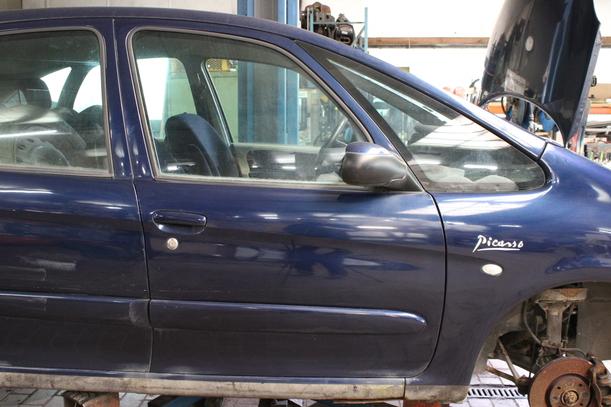Foto: TÜR VORN RECHTS eines Citroen Xsara Picasso 1.8i