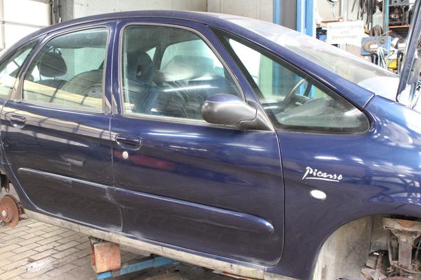 Foto: TÜR VORN RECHTS eines Citroen Xsara Picasso 1.8i