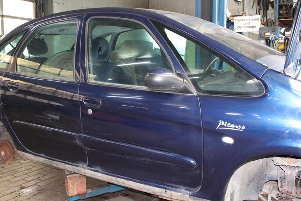 Foto: TÜR VORN RECHTS eines Citroen Xsara Picasso 1.8i