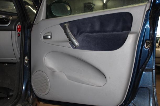 Foto: TÜR VORN RECHTS eines Citroen Xsara Picasso 1.8i