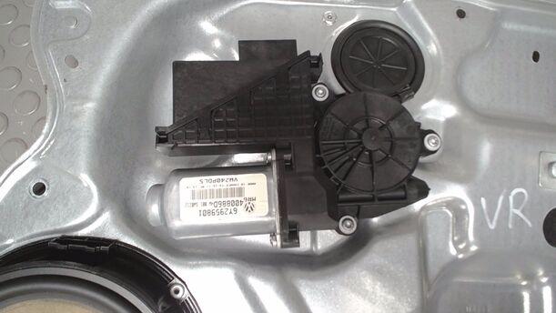 Foto: FENSTERHEBER ELEKTRISCH VORN RECHTS ( FACELIFT / 4/5 TÜRER ) eines VW Polo 1.4