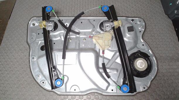 Foto: FENSTERHEBER ELEKTRISCH VORN RECHTS ( FACELIFT / 4/5 TÜRER ) eines VW Polo 1.4