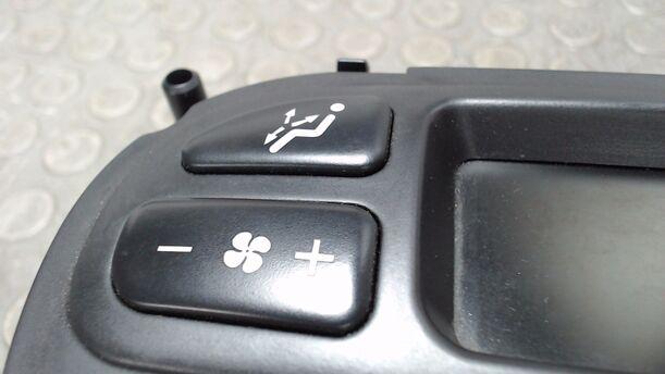 Foto: HEIZUNGSBEDIENUNG ( KLIMAAUTOMATIK ) eines Citroen Xsara Picasso 1.8i