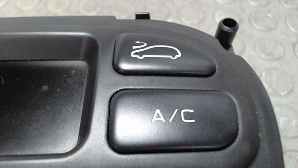 Foto: HEIZUNGSBEDIENUNG ( KLIMAAUTOMATIK ) eines Citroen Xsara Picasso 1.8i