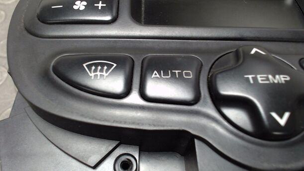Foto: HEIZUNGSBEDIENUNG ( KLIMAAUTOMATIK ) eines Citroen Xsara Picasso 1.8i