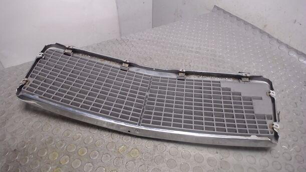 Foto: KÜHLERGRILL eines Mercedes-Benz C 200 T