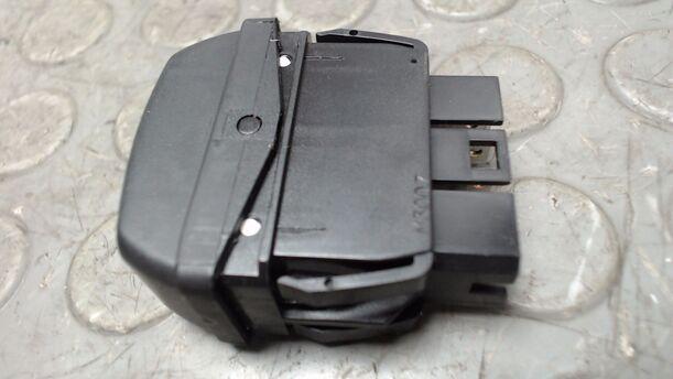 Foto: FENSTERHEBERSCHALTER eines Citroen Xsara Picasso 1.8i