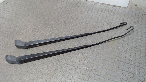 Foto: SCHEIBENWISCHERARME VORN eines Citroen Xsara Picasso 1.8i