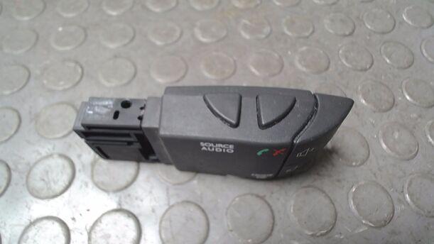Foto: SCHALTER AUDIO/ TELEFON eines Renault Twingo 1.2 LEV 16V 75