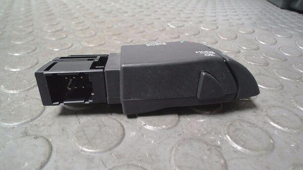 Foto: SCHALTER AUDIO/ TELEFON eines Renault Twingo 1.2 LEV 16V 75