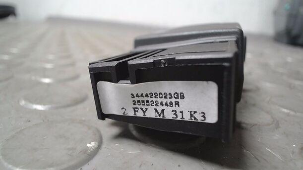 Foto: SCHALTER AUDIO/ TELEFON eines Renault Twingo 1.2 LEV 16V 75