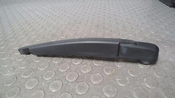 Foto: SCHEIBENWISCHERARM HINTEN eines Renault Twingo 1.2 LEV 16V 75