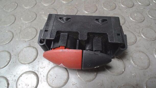 Foto: SCHALTER WARNBLINKANLAGE/ WARNBLINKSCHALTER eines Renault Twingo 1.2 LEV 16V 75
