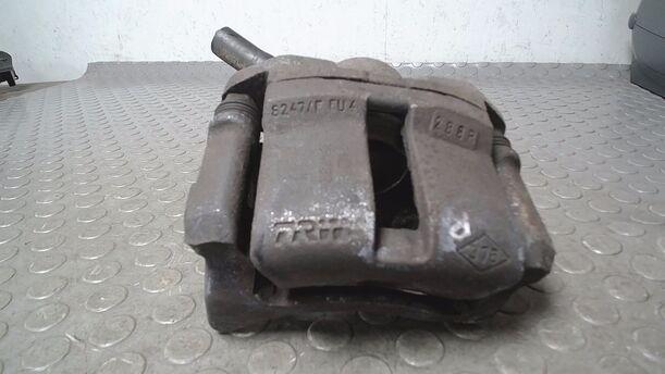 Foto: BREMSSATTEL VORN RECHTS ( TRW ) eines Renault Twingo 1.2 LEV 16V 75 Cup