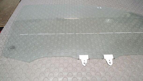 Foto: TÜRSCHEIBE RECHTS ( 2/3 TÜRER ) eines Renault Twingo 1.2 LEV 16V 75 Cup