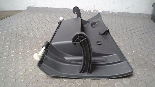 Foto: KLAPPE HANDSCHUHFACH eines Renault Twingo 1.2 LEV 16V 75 Cup