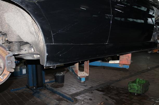 Foto: SCHWELLERBLENDE LINKS eines BMW 320i Cup