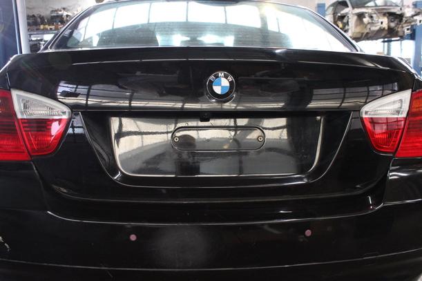 Foto: HECKKLAPPE / HECKDECKEL (MIT RÜCKFAHRKAMERA) eines BMW 320i Cup