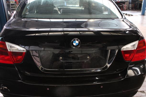 Foto: HECKKLAPPE / HECKDECKEL (MIT RÜCKFAHRKAMERA) eines BMW 320i Cup