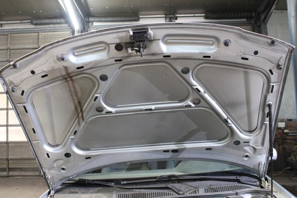 Foto: MOTORHAUBE ( VOR FACELIFT ) eines Audi A3 1.6 Cup