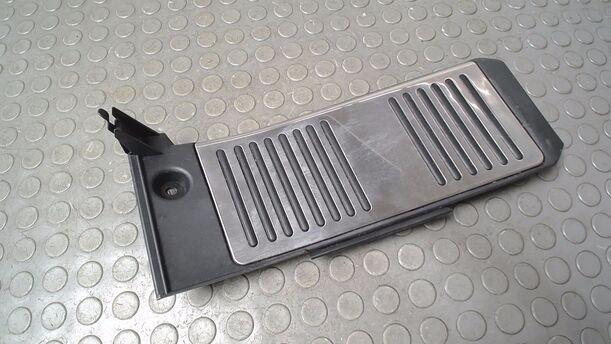 Foto: FUSSSTÜTZE/ AUFLAGE ( ALUMINIUM GEBÜRSTET ) eines Audi TT Coupe 3.2 quattro S tronic Cup
