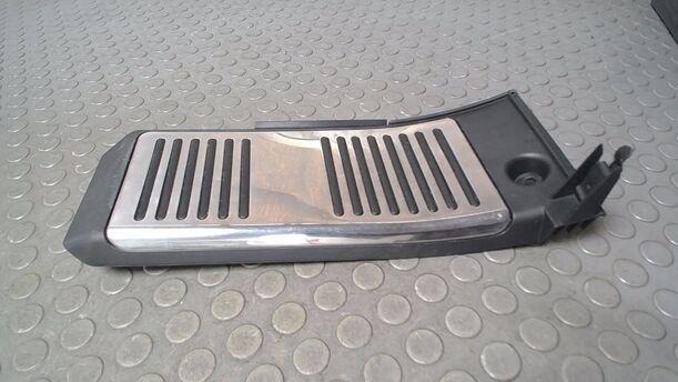 Foto: FUSSSTÜTZE/ AUFLAGE ( ALUMINIUM GEBÜRSTET ) eines Audi TT Coupe 3.2 quattro S tronic Cup